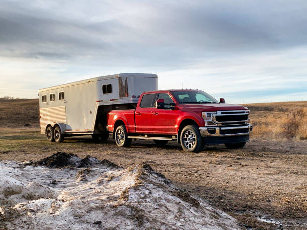 Blueswift Axles homepage image of a truck pulling a horse trailer